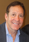 https://upload.wikimedia.org/wikipedia/commons/thumb/7/7d/Steve_Guttenberg_2013.jpg/100px-Steve_Guttenberg_2013.jpg